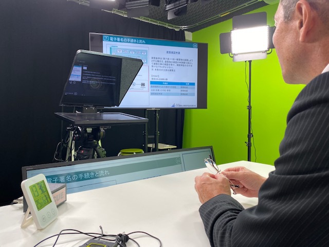 プロンプター　カメラ　スタジオ　配信　制作　撮影　編集